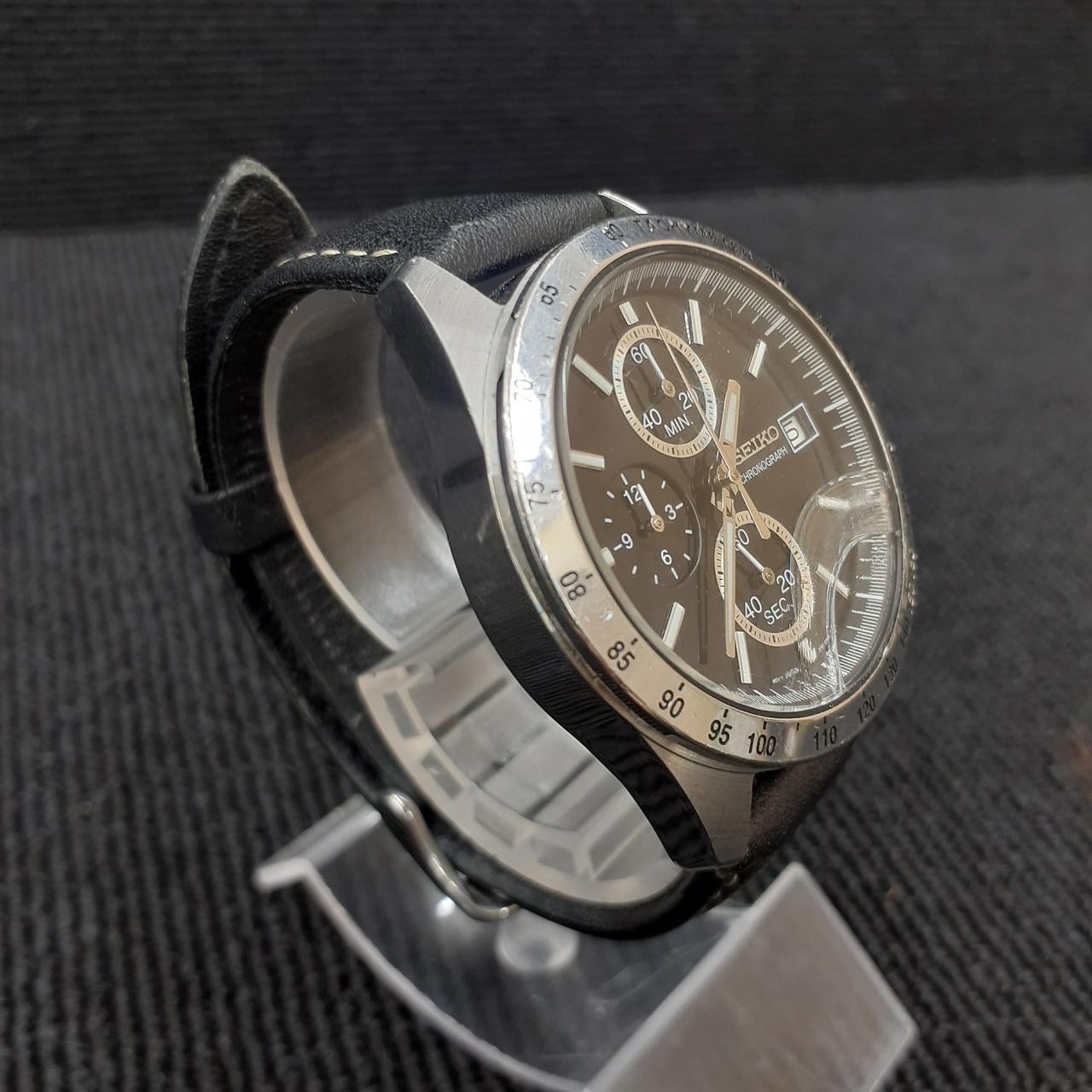 Quartz Wristwatch with Screen Scratch Model 8T67 00C0 SEIKO