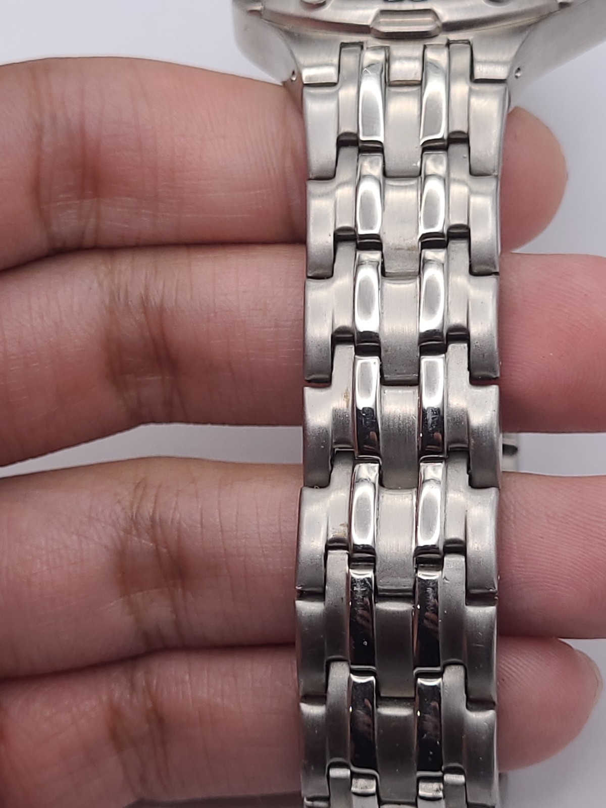 Field And Stream Outdoors Adventures Watch Men Silver Tone New Battery Working