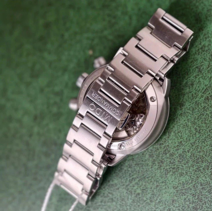 MIDO Commander II Chronograph Day/Date Gray Sunburst Dial M016.414.11.061.00