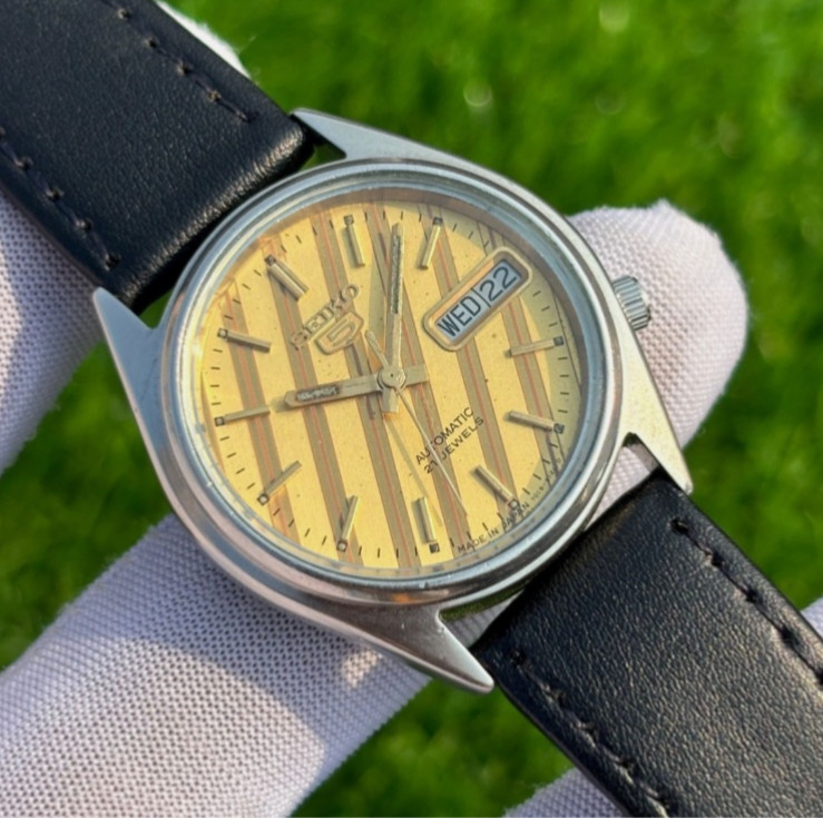 Vintage Seiko 5 Pattern Dial 21J Automatic Japan Made Men’s Watch 7019-6081