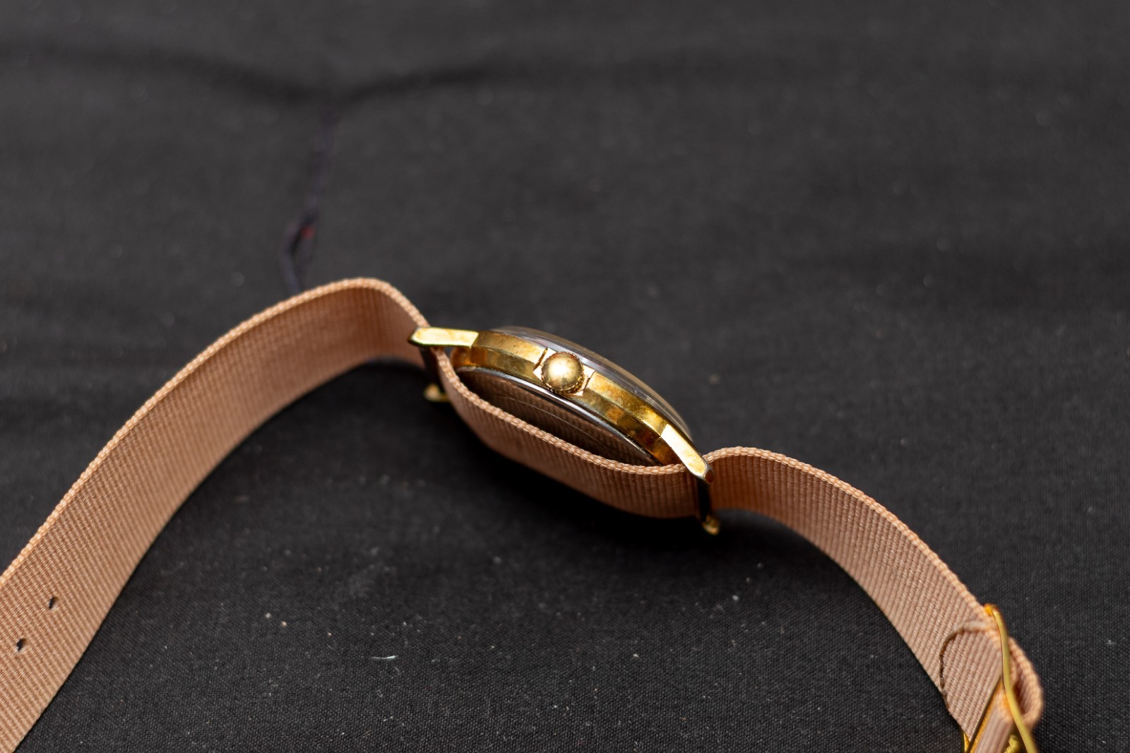 Vintage Timex Gold Tone Manual Wind Date Watch – Runs – Tan NATO Strap 34mm