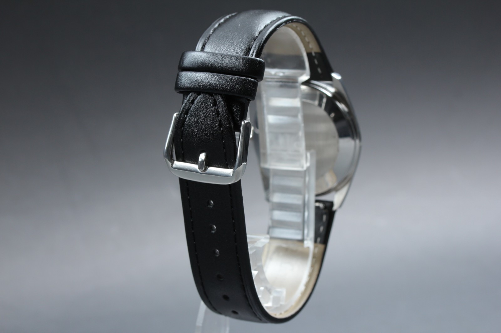 Vintage Universal Geneve White Shadow 874122 Silver 33mm Quartz Men Watch JAPAN