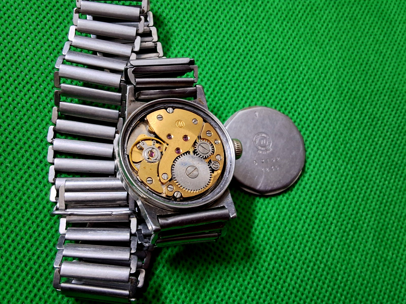 Vintage West End Sowar Prima Manual wind 17 jewels Wrist Watch 32 mm Swiss Made.