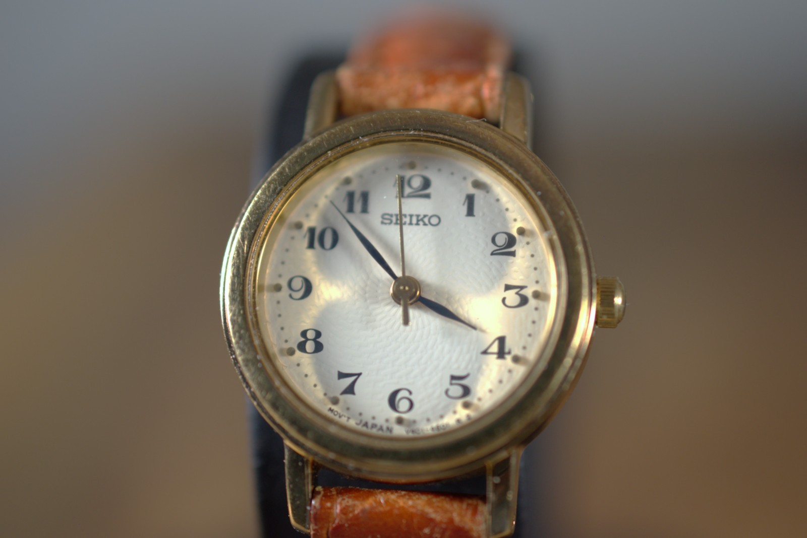 RARE SEIKO Womens White Tapisserie Dial – Brown Leather Band