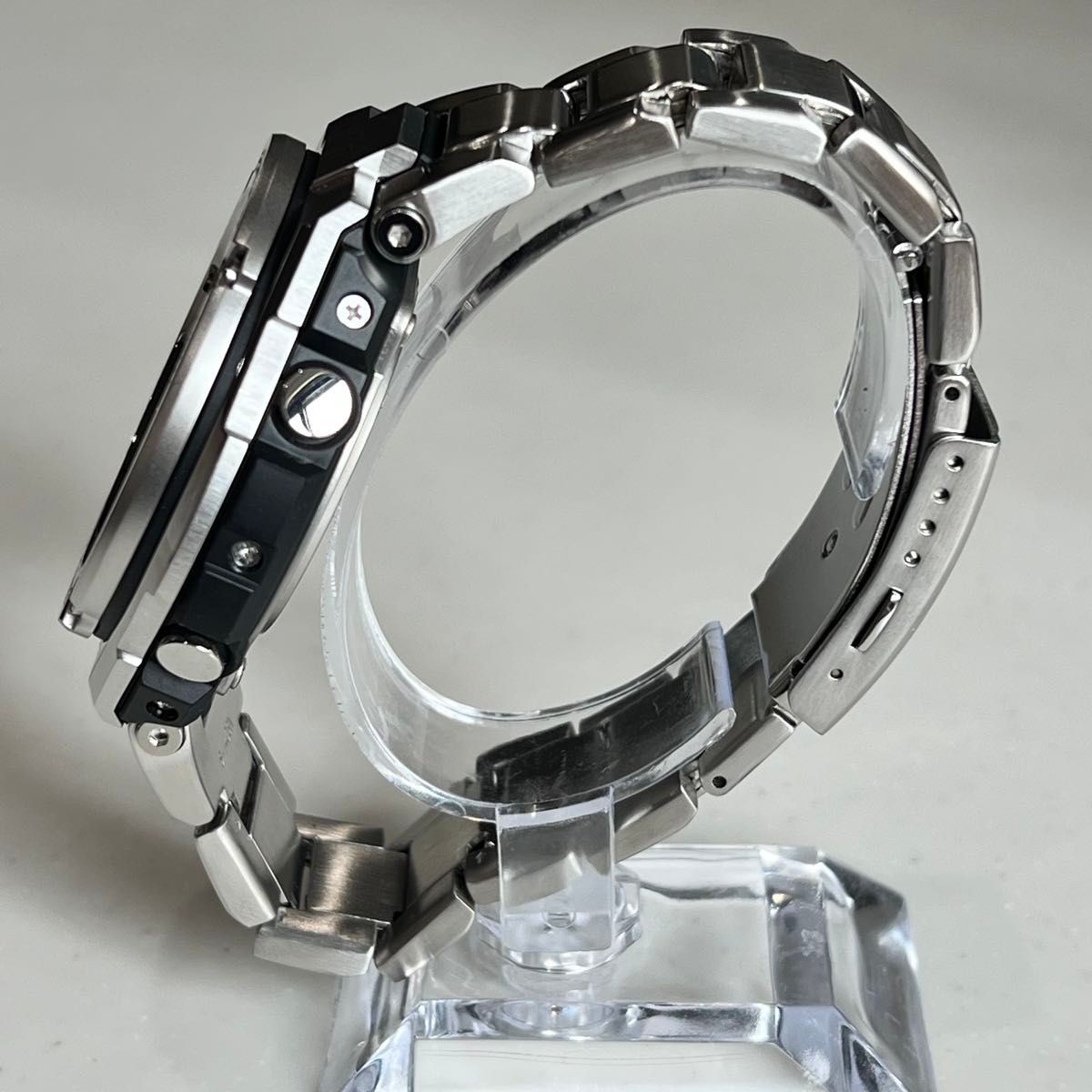 CASIO G SHOCK GST W110D Radio Solar White Metal Band with Box
