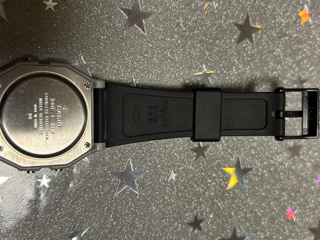 CASIO F-91W – Excellent condition, fully functional, classic digital wristwatch.