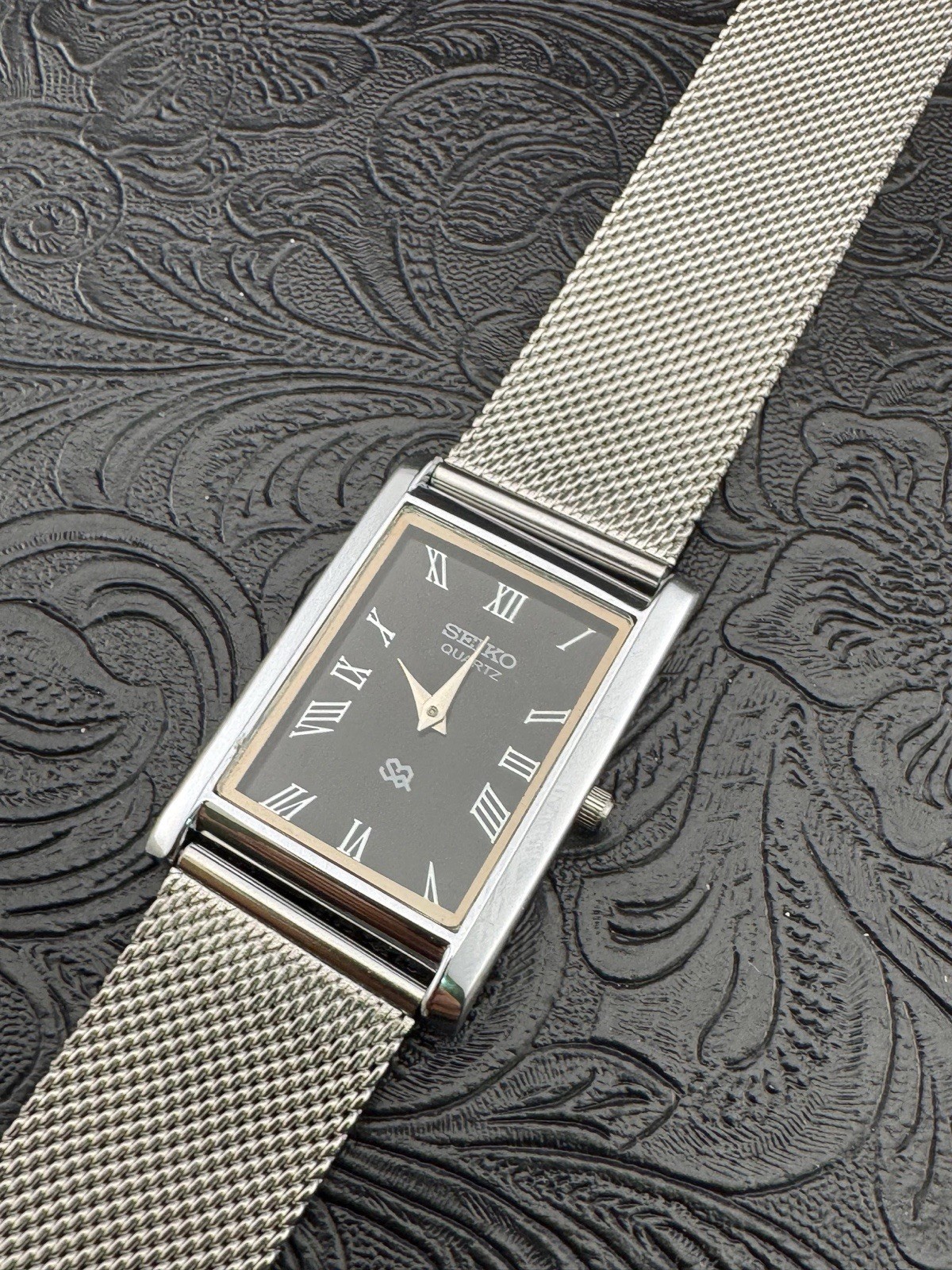 BLACK DIAL Vintage Seiko Slim Quartz Men’s Wrist Watch