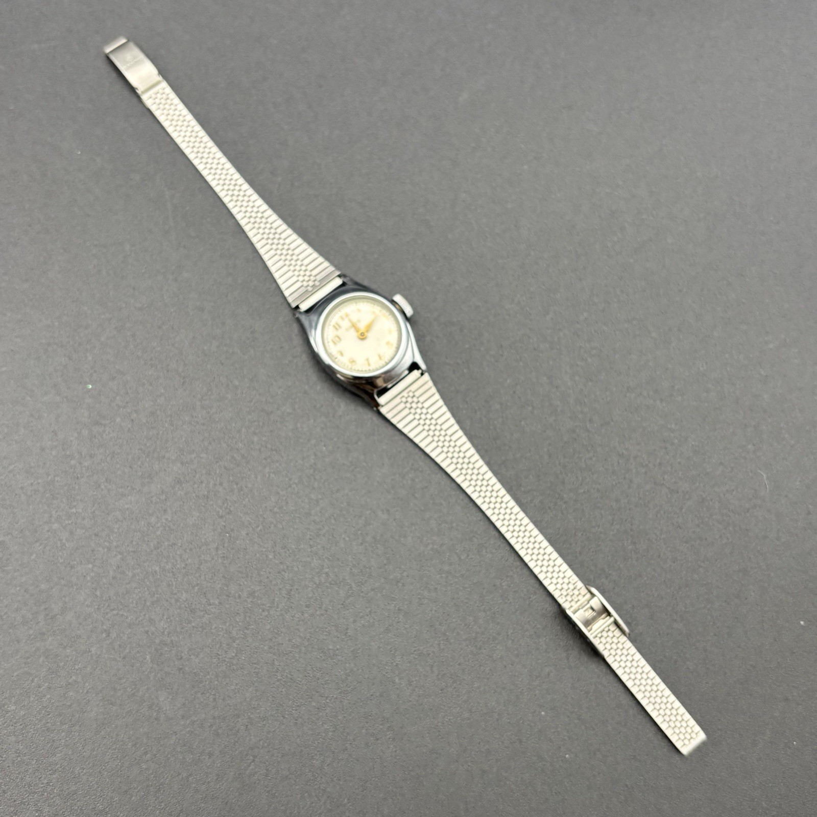 Vintage Timex US Time Silver-Tone Ladies Manual Wind Watch 23mm Made In US