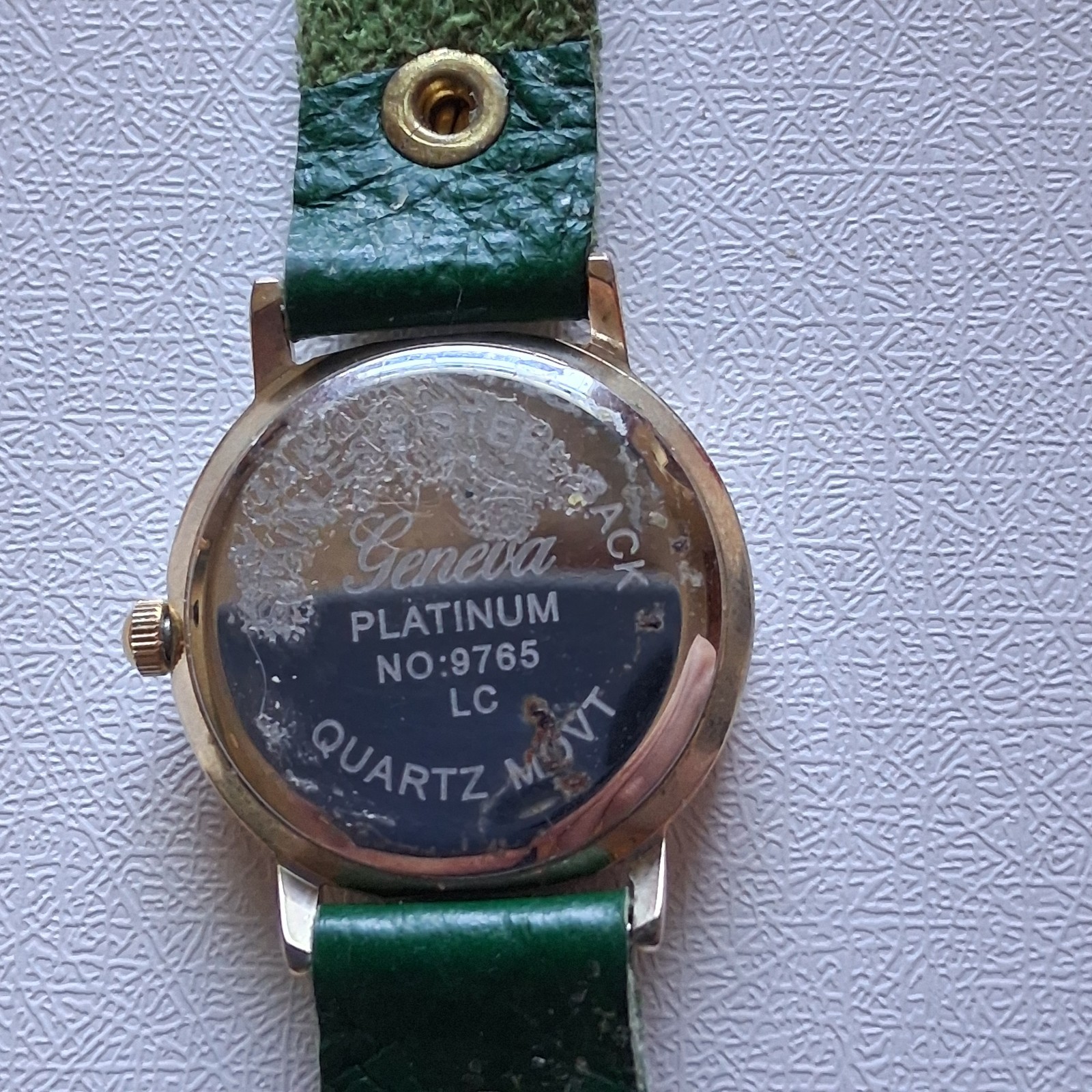 Geneva Platinum Quartz Watch Green Dial Gold Tone Stud Cuff Band 9765 Vtg READ