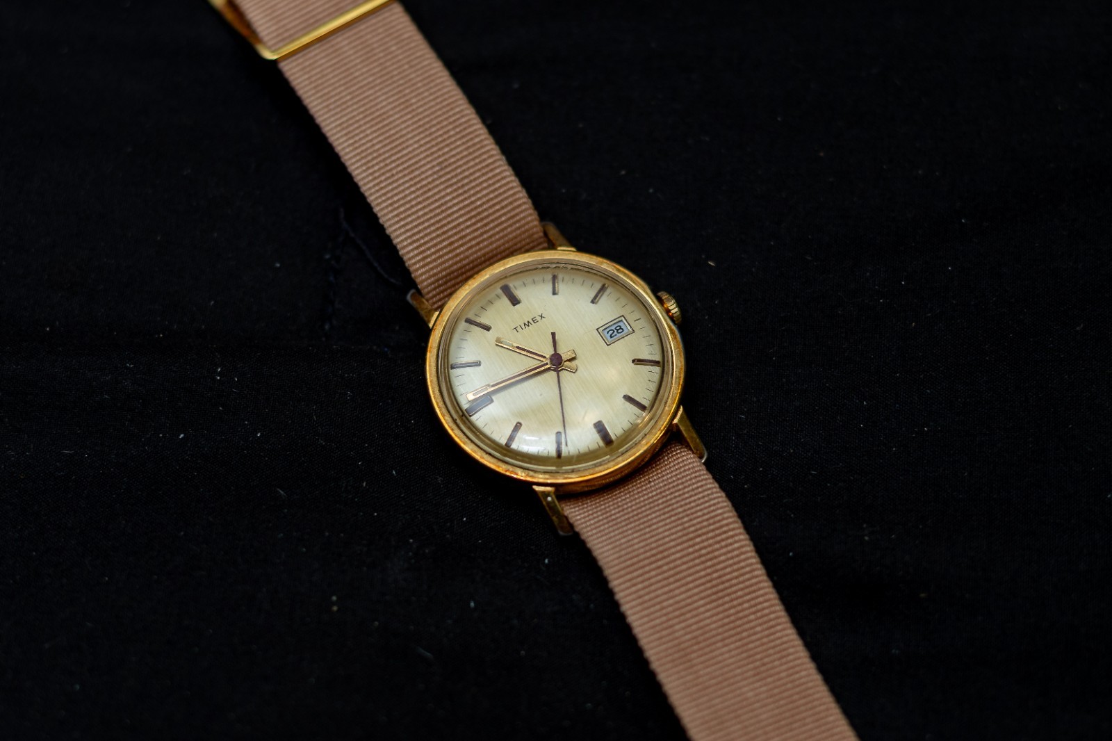Vintage Timex Gold Tone Manual Wind Date Watch – Runs – Tan NATO Strap 34mm