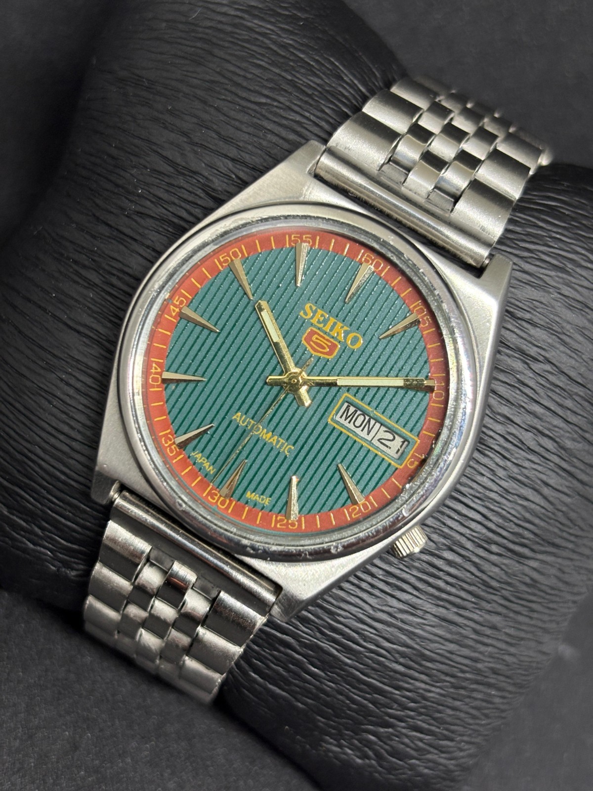 Vintage Seiko 5 Automatic Day/Date Japanese Men’s Wrist Watch