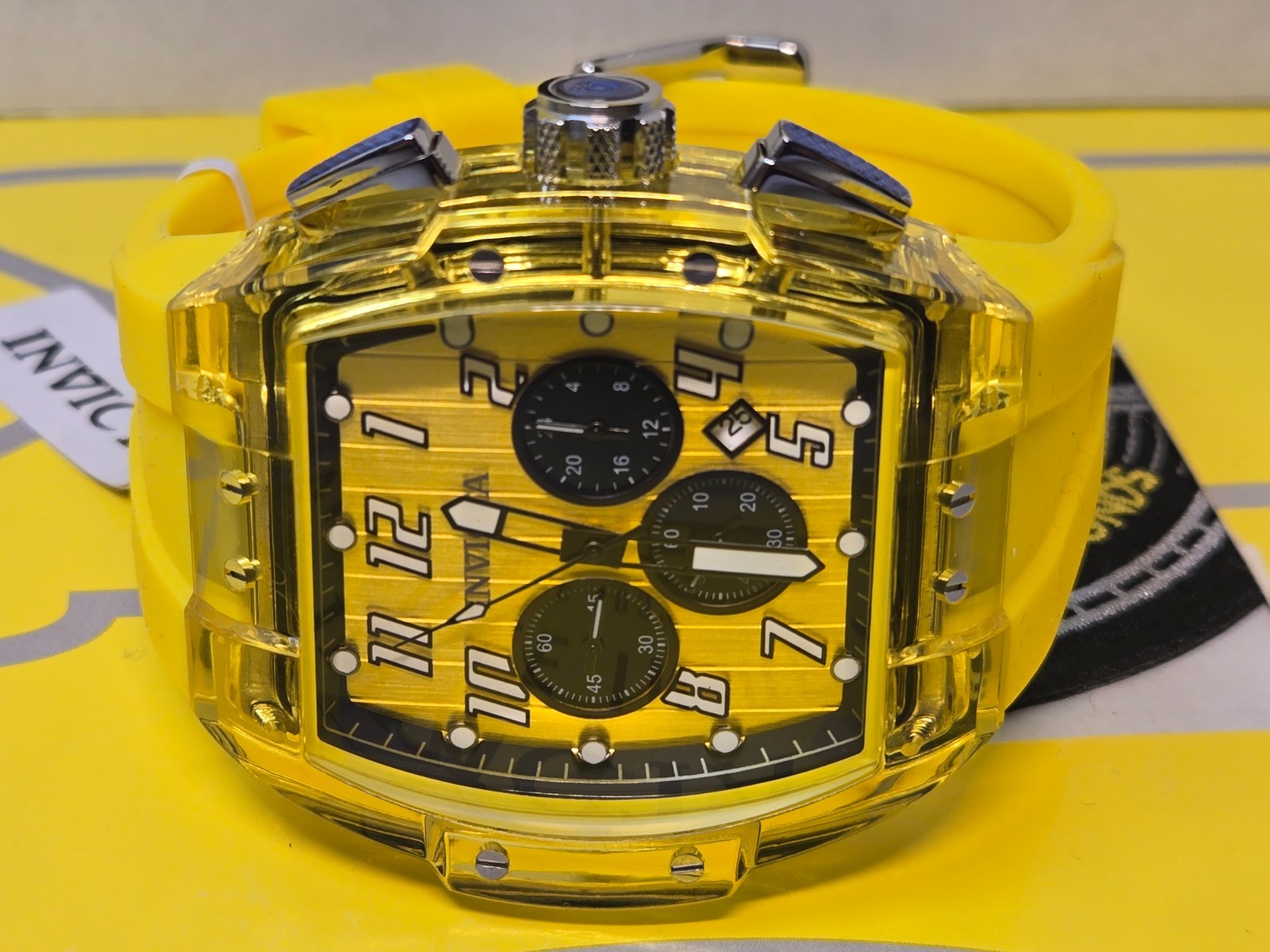Invicta Special Edition Replica Racing Car w/ S1 Rally Watch & Autographed Hat!!
