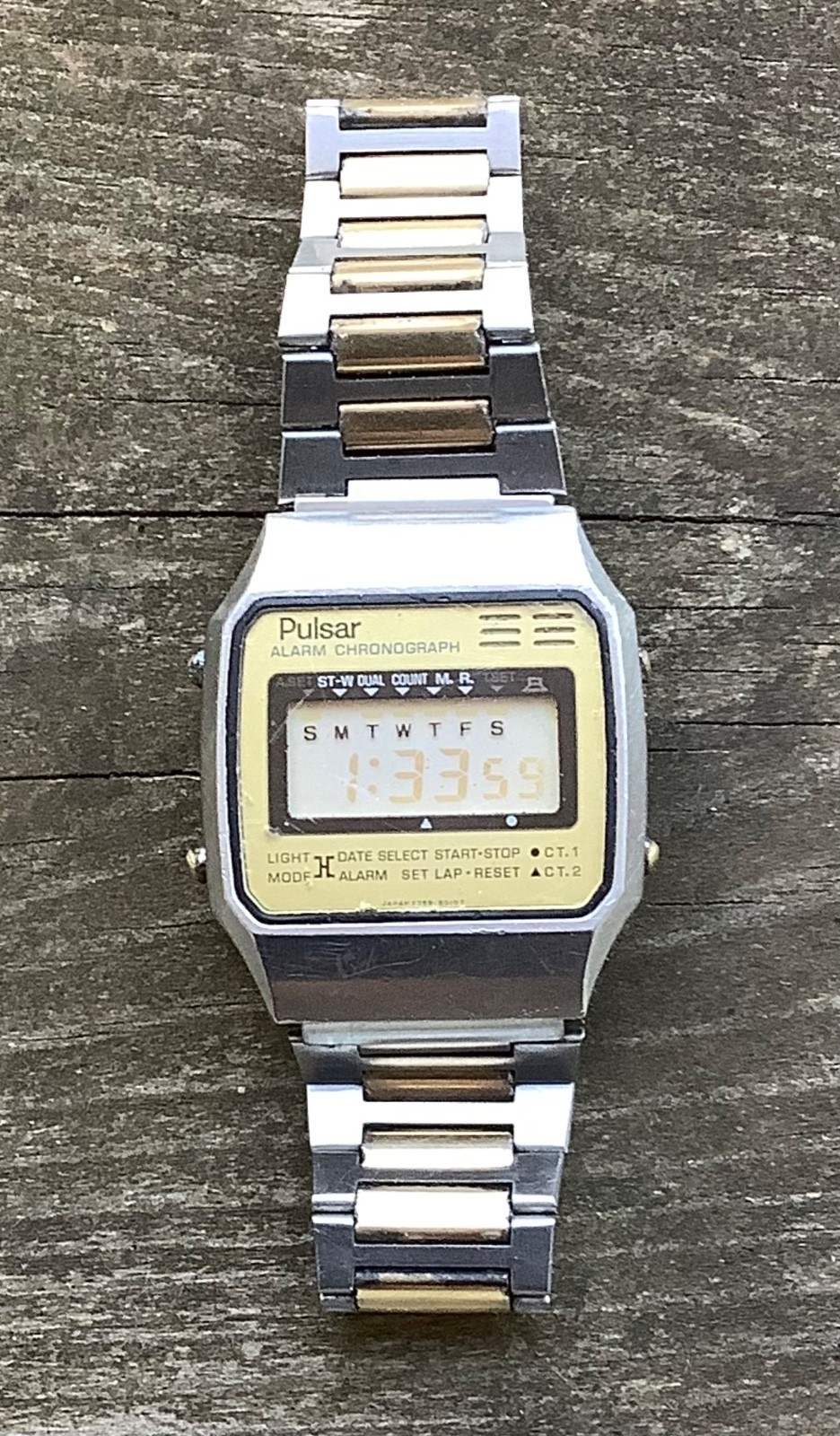 Vintage Pulsar Y759 5019 Digital Alarm Chronograph Watch Stainless Gold Band