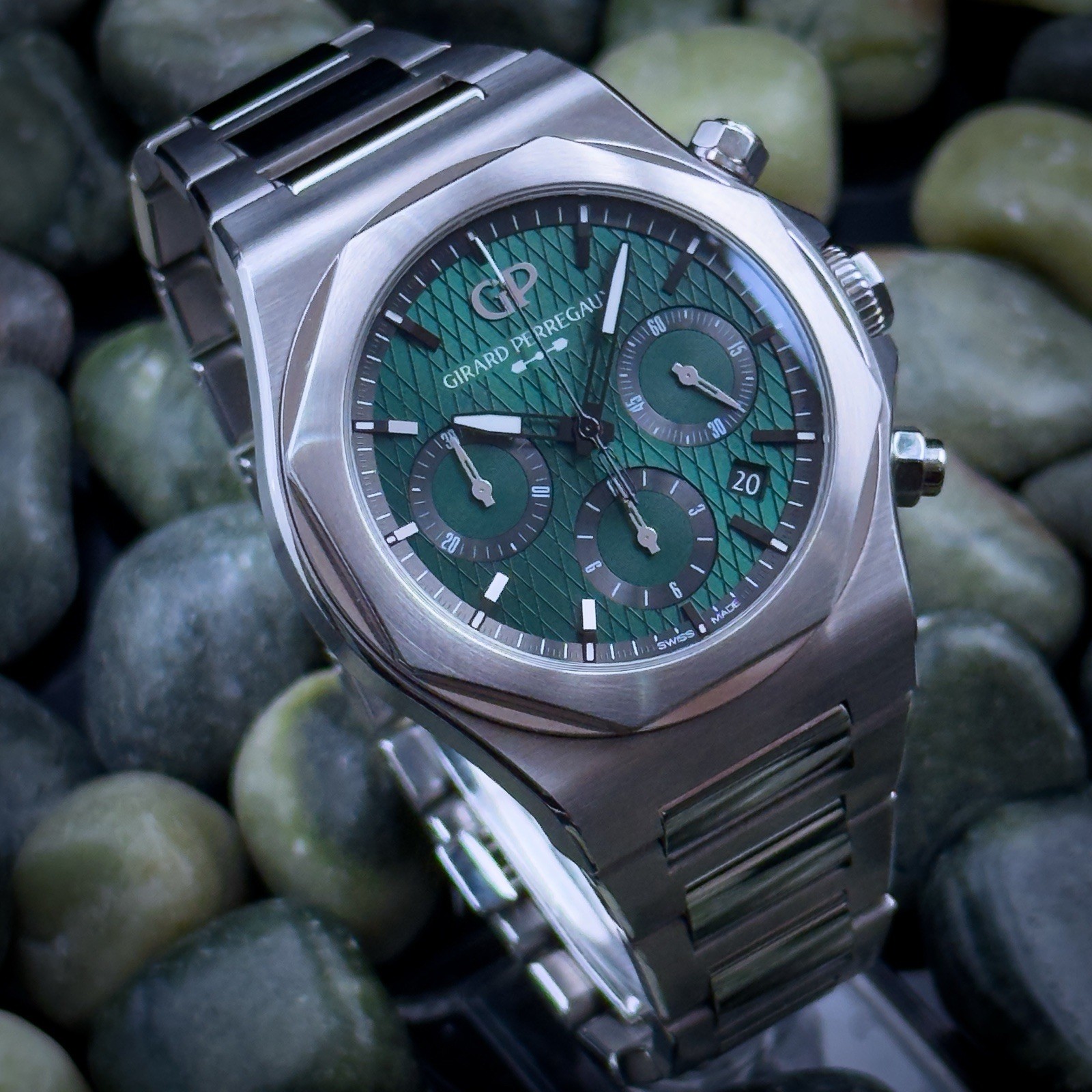 Girard Perregaux Lareato 1/188 Aston Martin Edtion Chronograph 81020-11-001-11A
