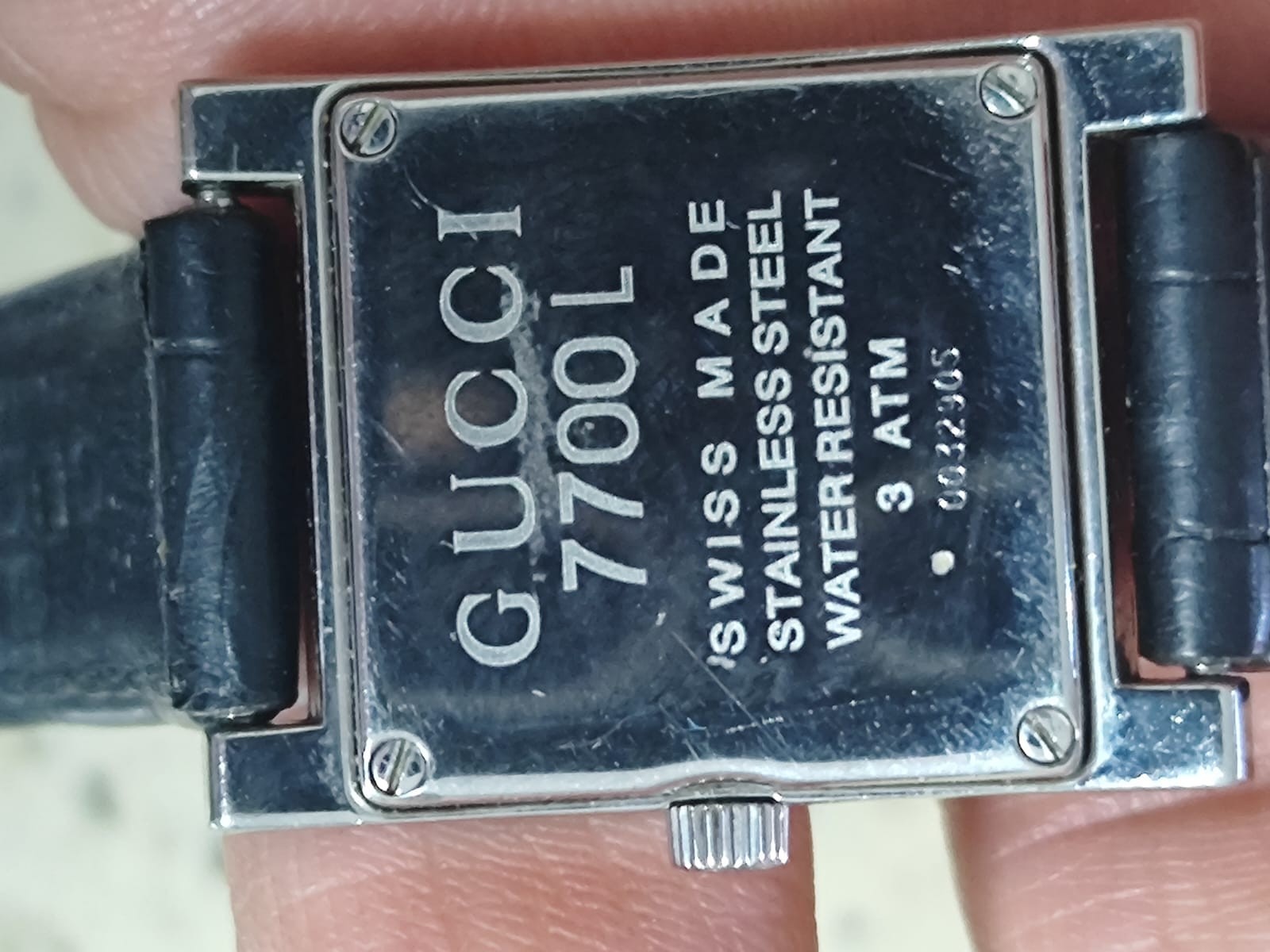 GUCCI Classic Green / Red Dial Black Leather Lady Watch 7700L Genuine NOS