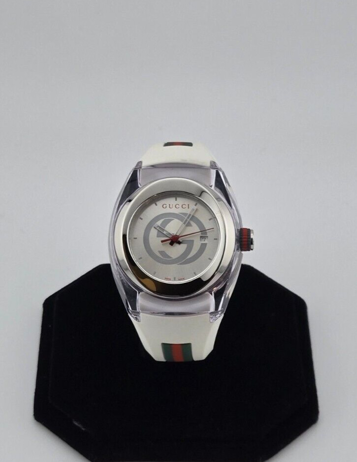 Gucci Sync L Women’s White Rubber Strap Quartz Watch – YA137302 ($670 MSRP)