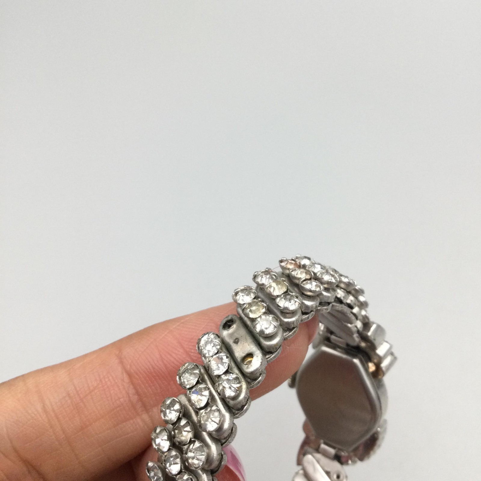 Vintage Geneva Womens Watch 16mm Silver Dial Rhinestone Stretch Band Manual Wind