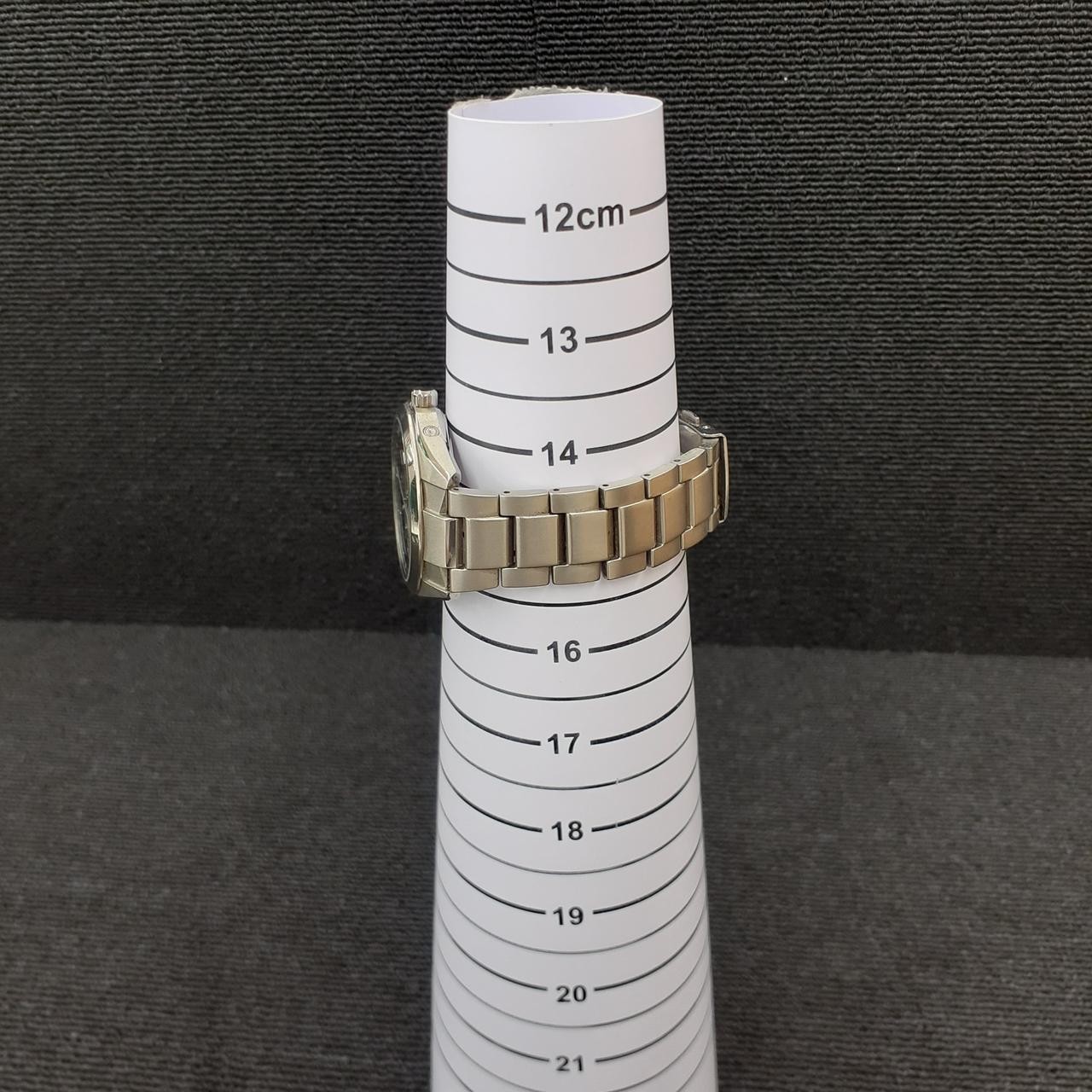 Quartz Wristwatch Model Number 7B24 OBHO SEIKO