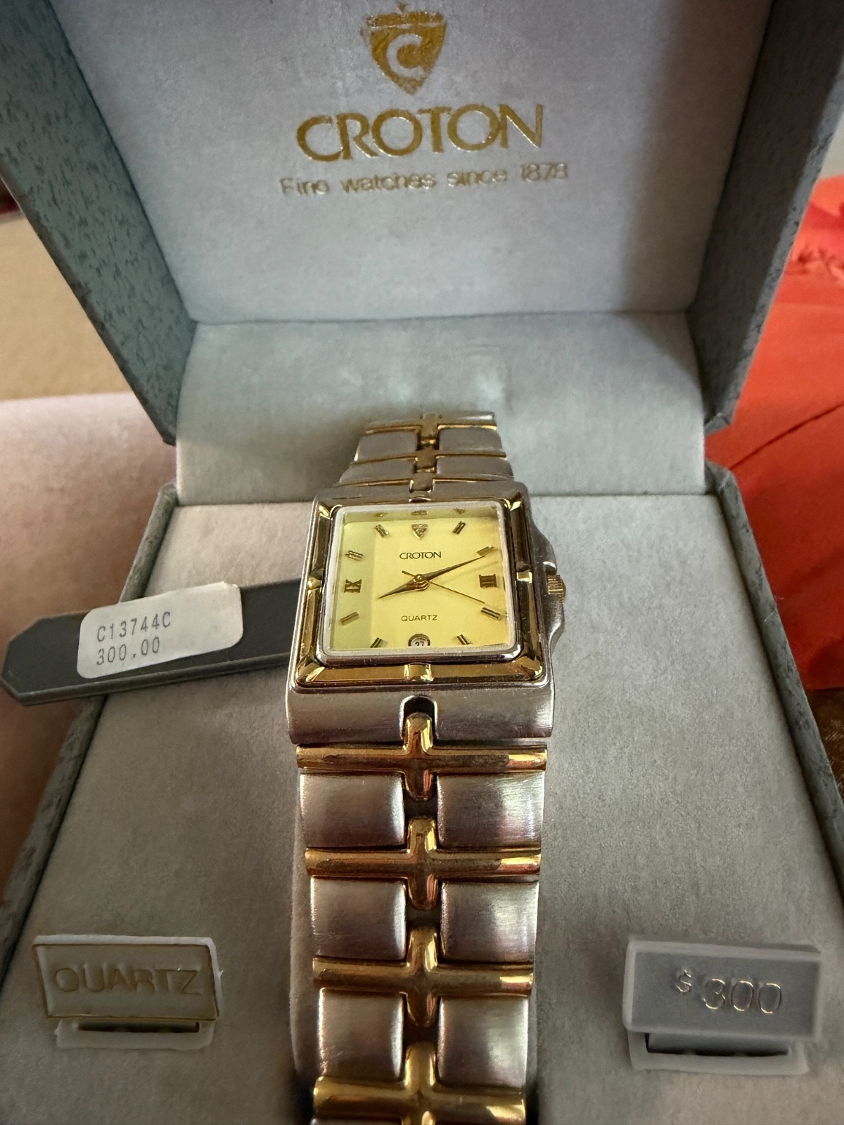 VINTAGE NEW WOMENS CROTON WATCH QUARTZ DESIGNER
