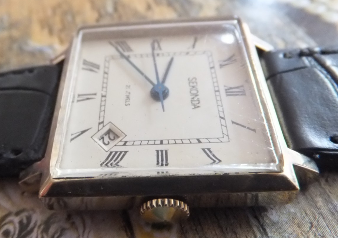 Chrome Plated Sekonda Tank Watch – Manual Winding – Excellent Time Keeper