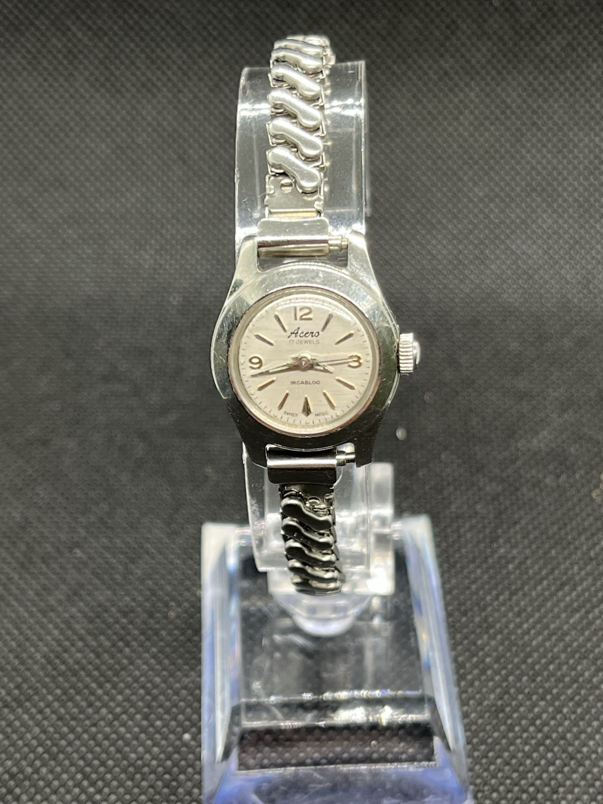 Acero Incabloc Women’s Swiss Made 17J Mechanical Silver Bracelet Watch