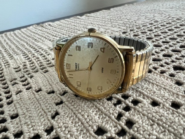 VTG Timex Men’s Gold Tone Round Classic Watch – New Battery