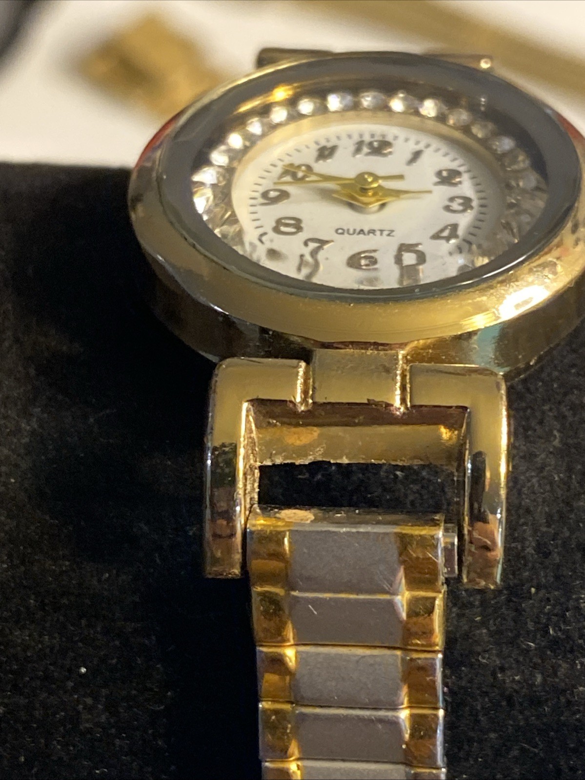 Unbranded Quartz Watch with Diamond Like Bezel Flex Band New Battery