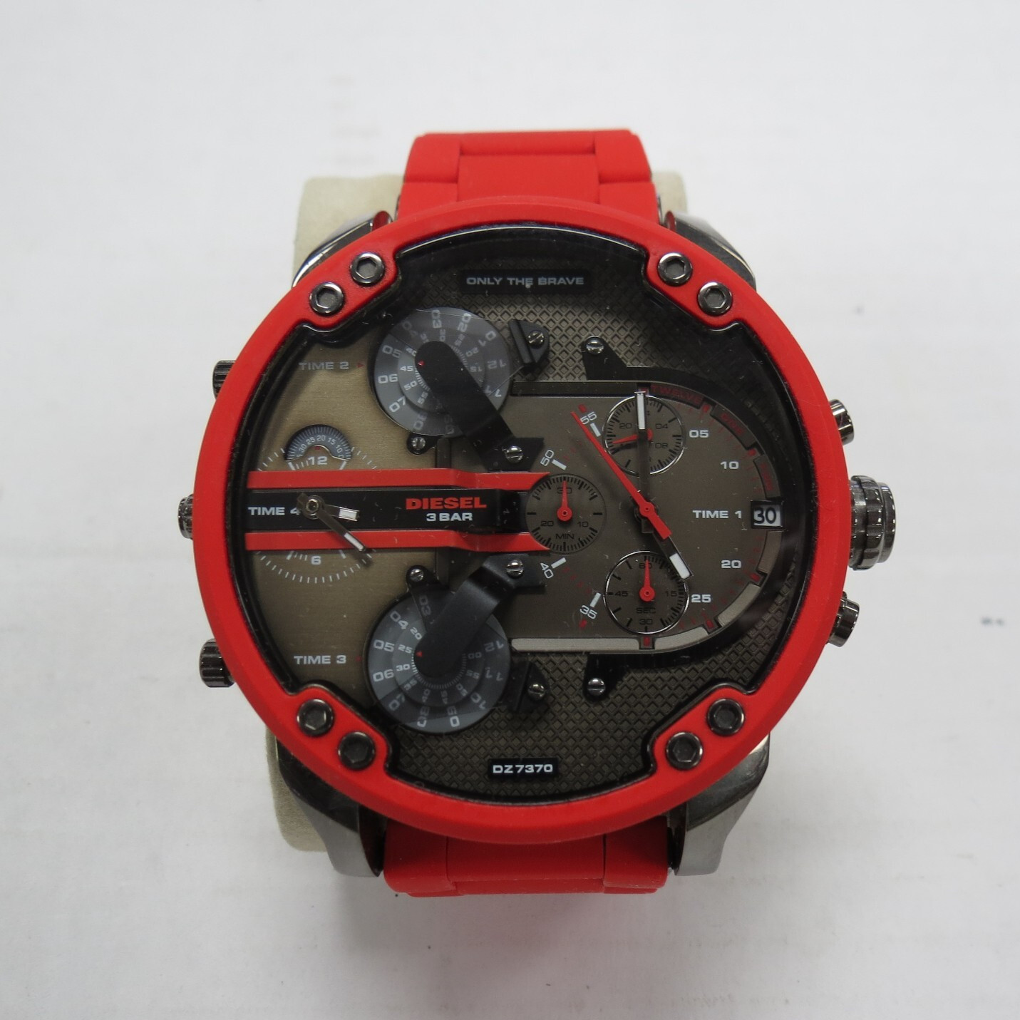 DIESEL MENS WATCH- TIME 4 -3 BAR -DZ 7370 -QUARTZ RED METAL/RUBBER BAND !!