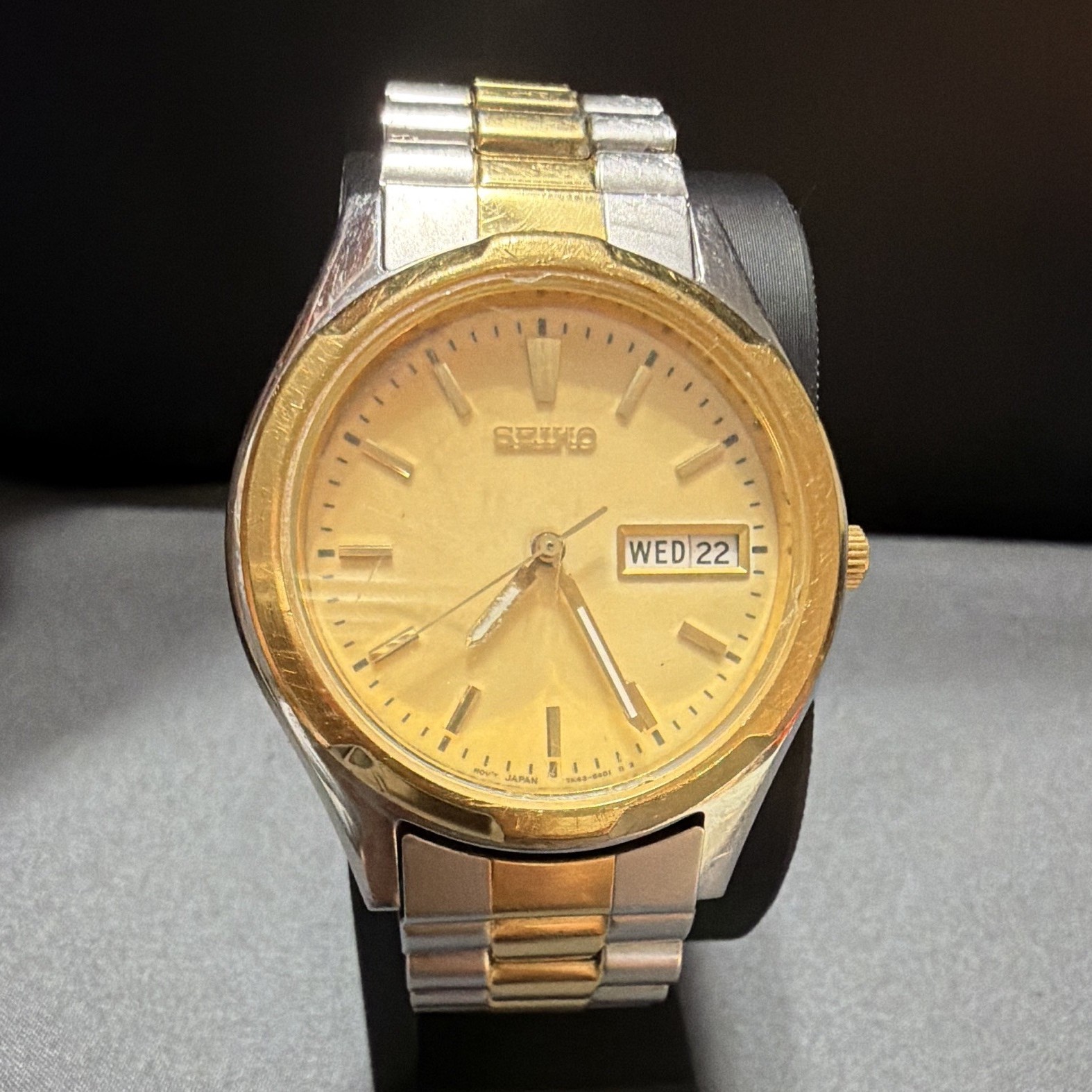 Seiko 5 Vintage Automatic Day/Date Two-Tone Gold Sunburst Dial Watch