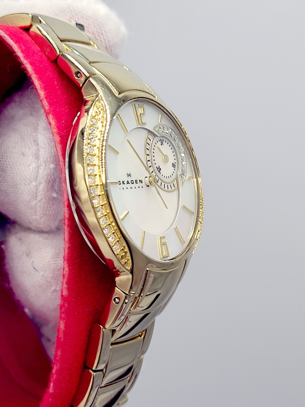 [Works] Skagen Denmark Mineral Crystal Quartz Analog Ladies Watch MOP Dial