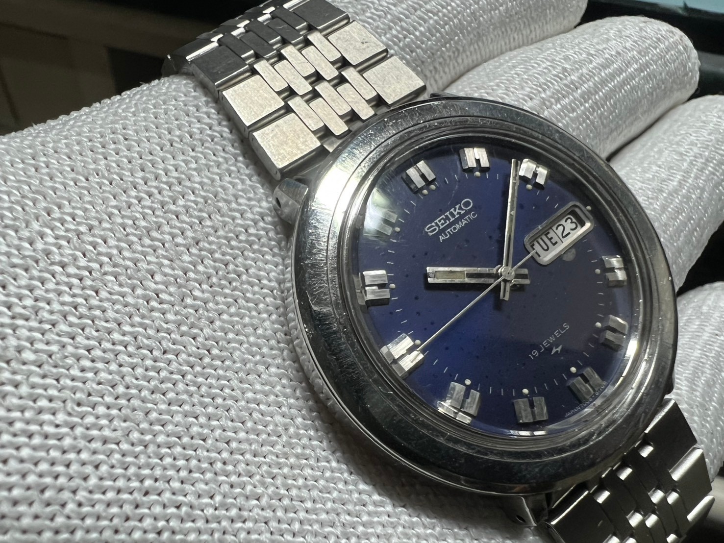 6. Seiko cal 7006 blue dial day date 19 Jewels 38.8 mm sell as part need service