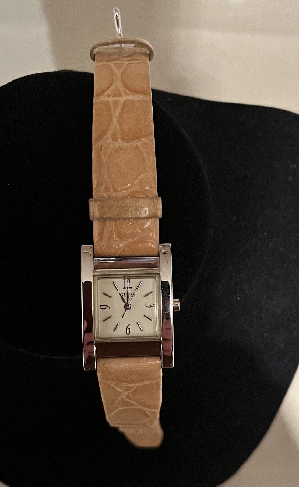 Women’s GUESS Silver Tone Classic Dress/Casual, Leather Band, Quartz G55171L