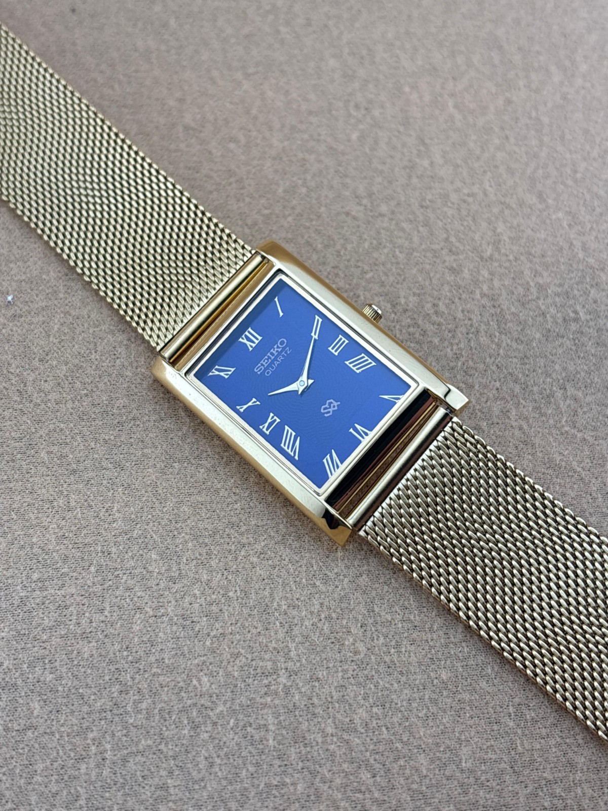 RARE GOLD BLUE Vintage Seiko Slim Quartz Men’s Wrist Watch