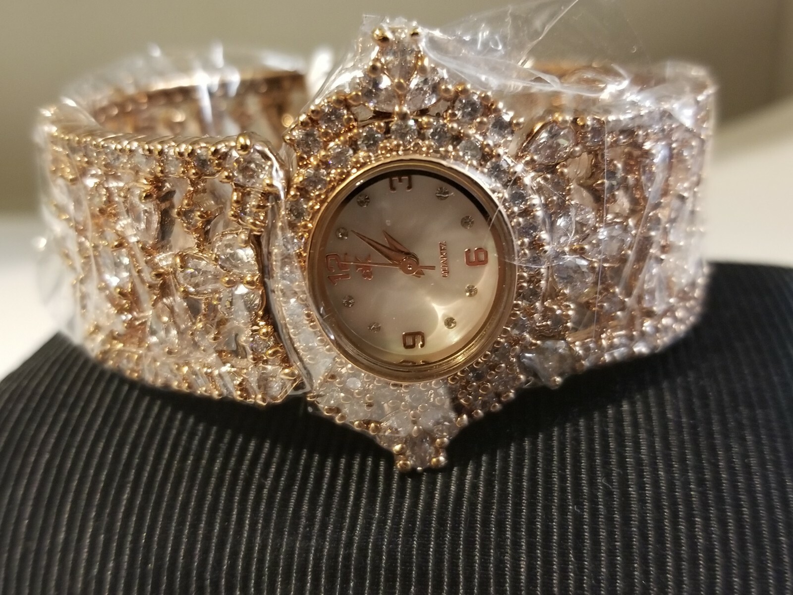MOTHER OF PEARL DIAL, ROSE TONE BANGLE WATCH 7″