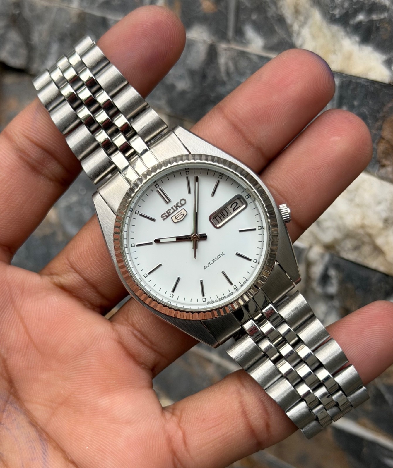 Vintage Seiko 5 Automatic 7009-3111 SNXJ-89 Silver Tone Fluted Bezel Men’s Watch