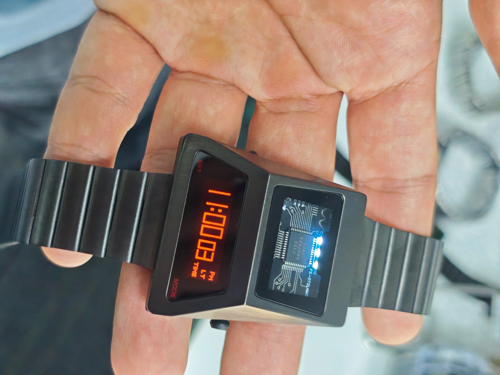 BenlyDesign Cyber Chip Window Retro-Futuristic Digital Watch S3000-C