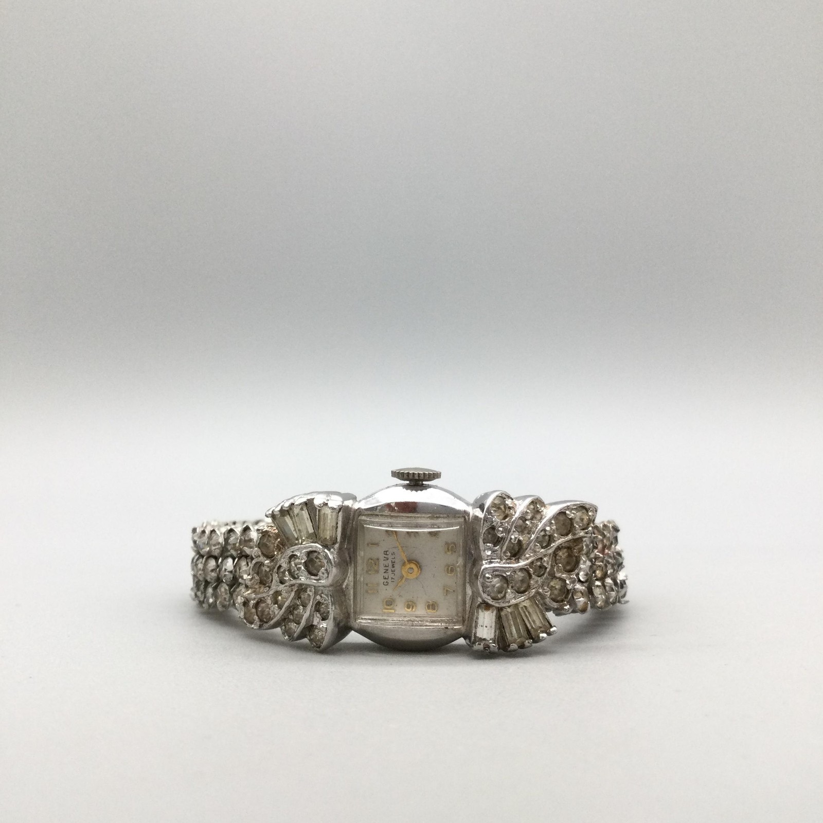 Vintage Geneva Womens Watch 16mm Silver Dial Rhinestone Stretch Band Manual Wind