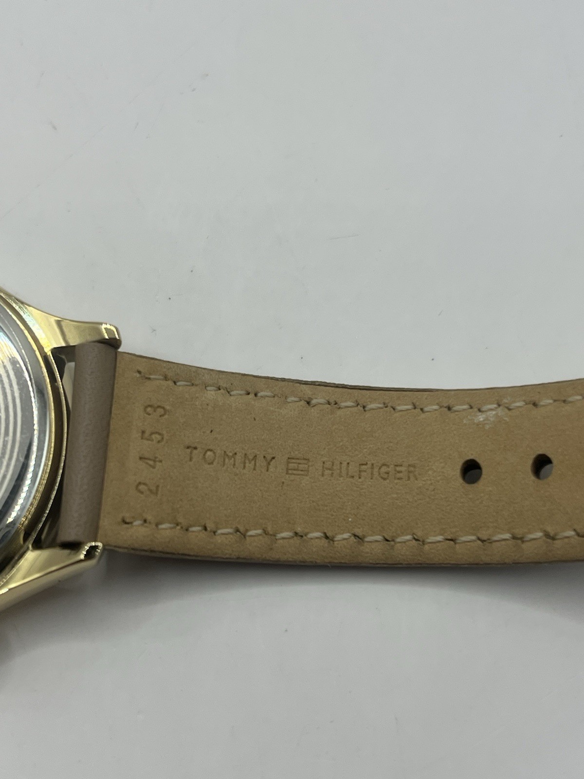 Tommy Hilfiger Women’s Needs New Battery leather band