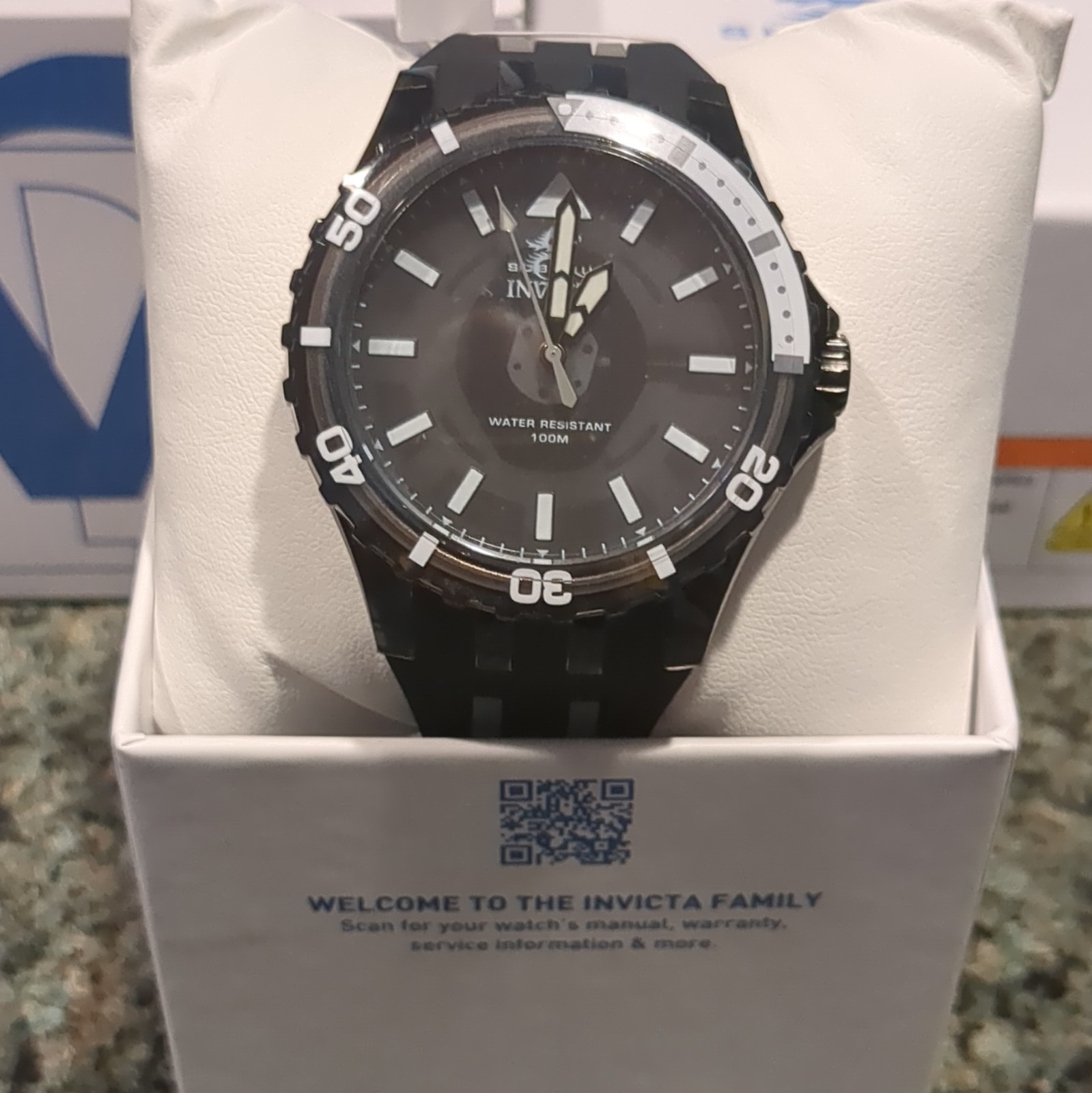 Invicta Subaqua Men’s Diver Quartz 100m Black Dial Black/White Bezel w/ Box