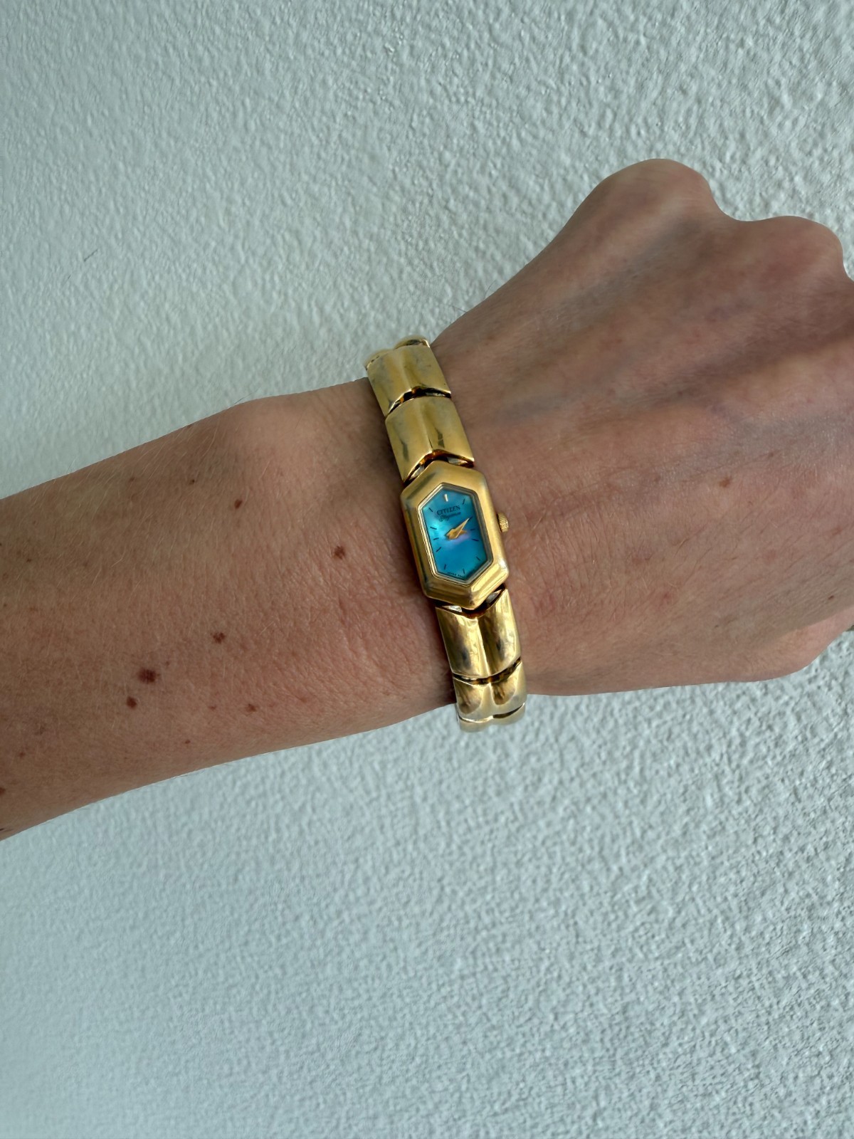 Vintage Citizen Elegance Ladies Quartz Watch Blue MOP Dial 13mm 2200-229681