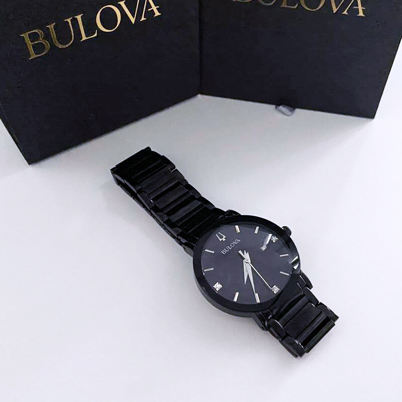 Bulova Men New Modern Futuro Black Dial 3Hand Quartz Watch 98D114（42MM）