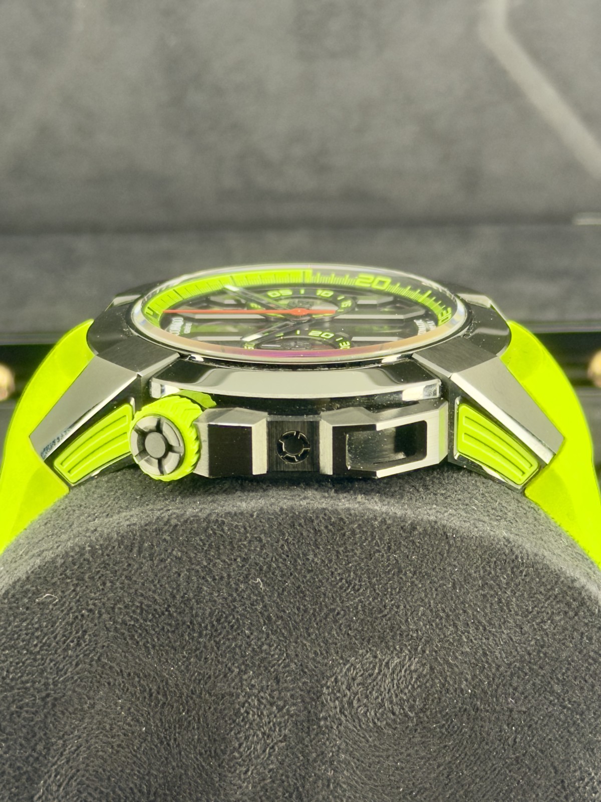 Jacob & Co Epic X Chrono Black/Green Dial on Rubber EC313.21 Complete