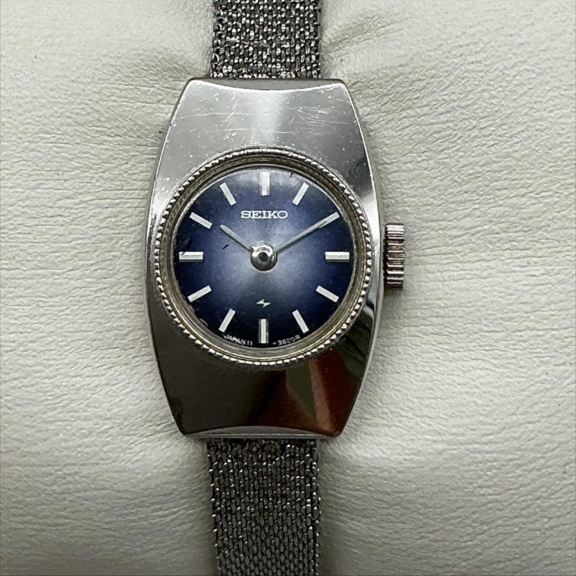 Vintage Seiko 11-1049 Womens Watch 16mm Blue Dial Silver Tone Manual 5.5″