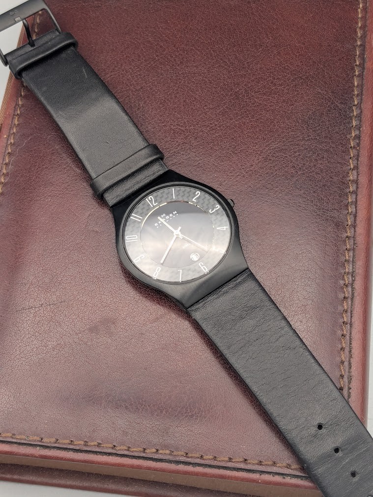 Skagen Denmark Genuine Leather Quartz Movement Date Indicator Wristwatch