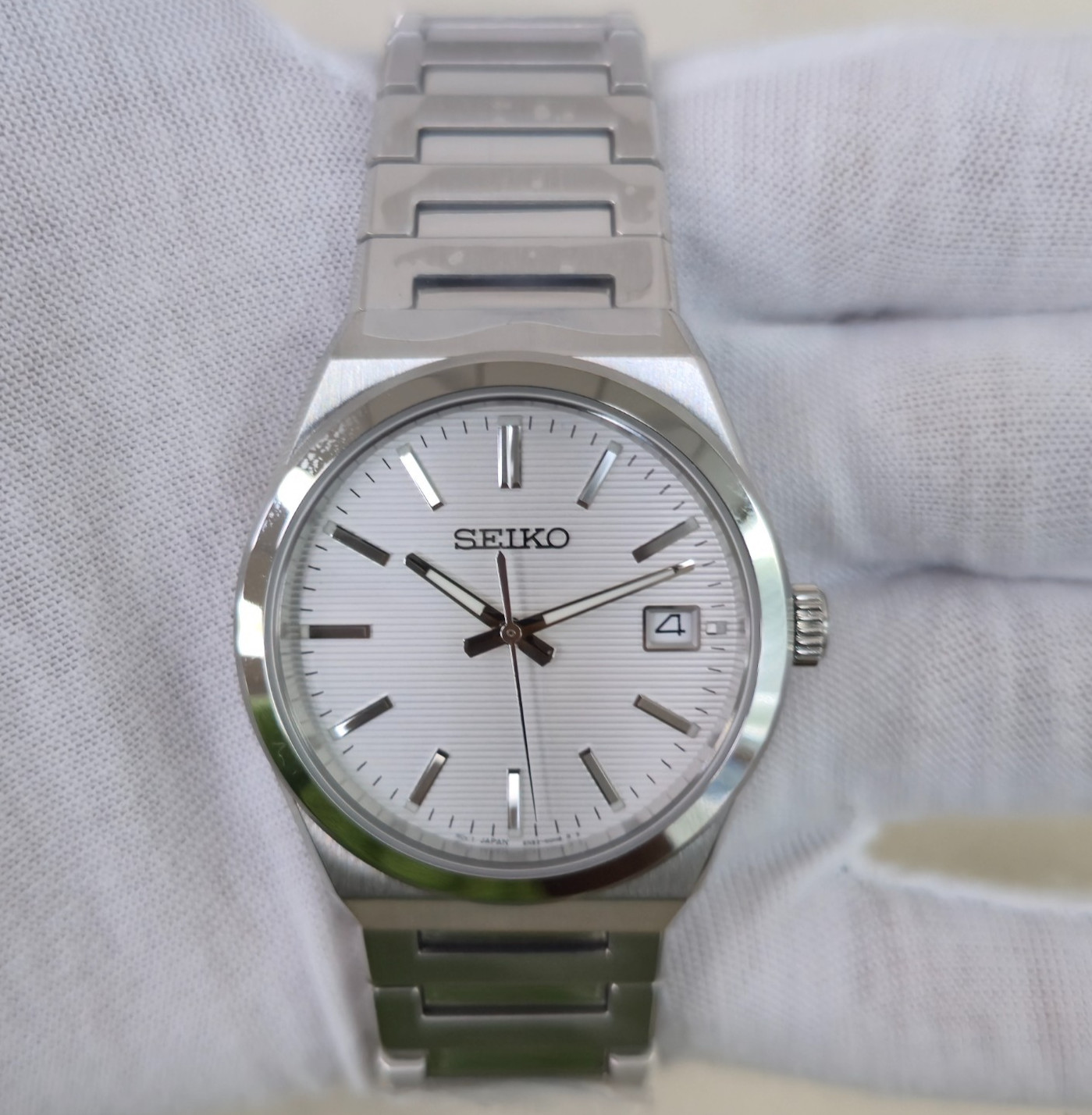 Seiko Classic SUR553P1 Quartz 38.9 mm White Dial Stainless Steel New Men’s Watch