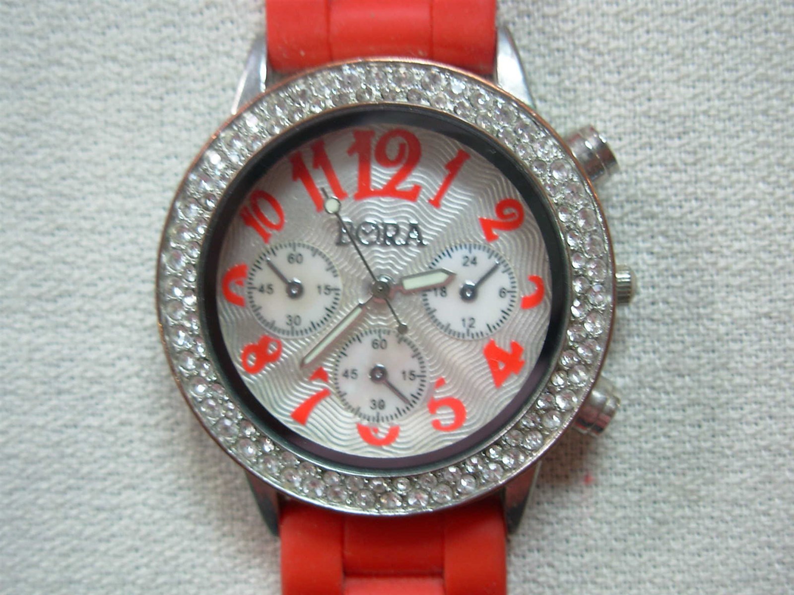 BORA RED WATCH with SILICONE RUBBER BAND ~ SPARKLY CRYSTAL