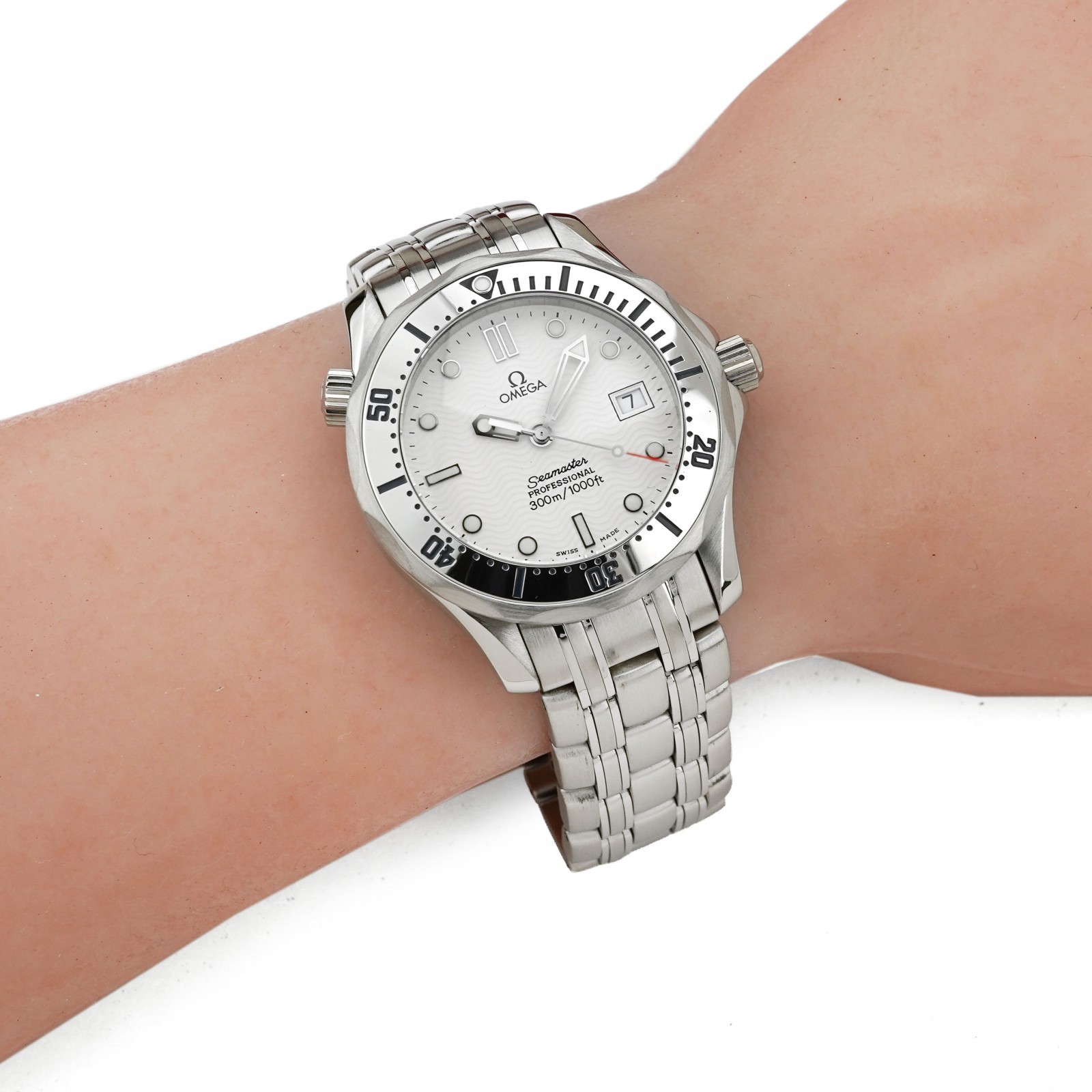 OMEGA Seamaster Professional Diver 2562.20.00 Quartz White Dial Men Warranty