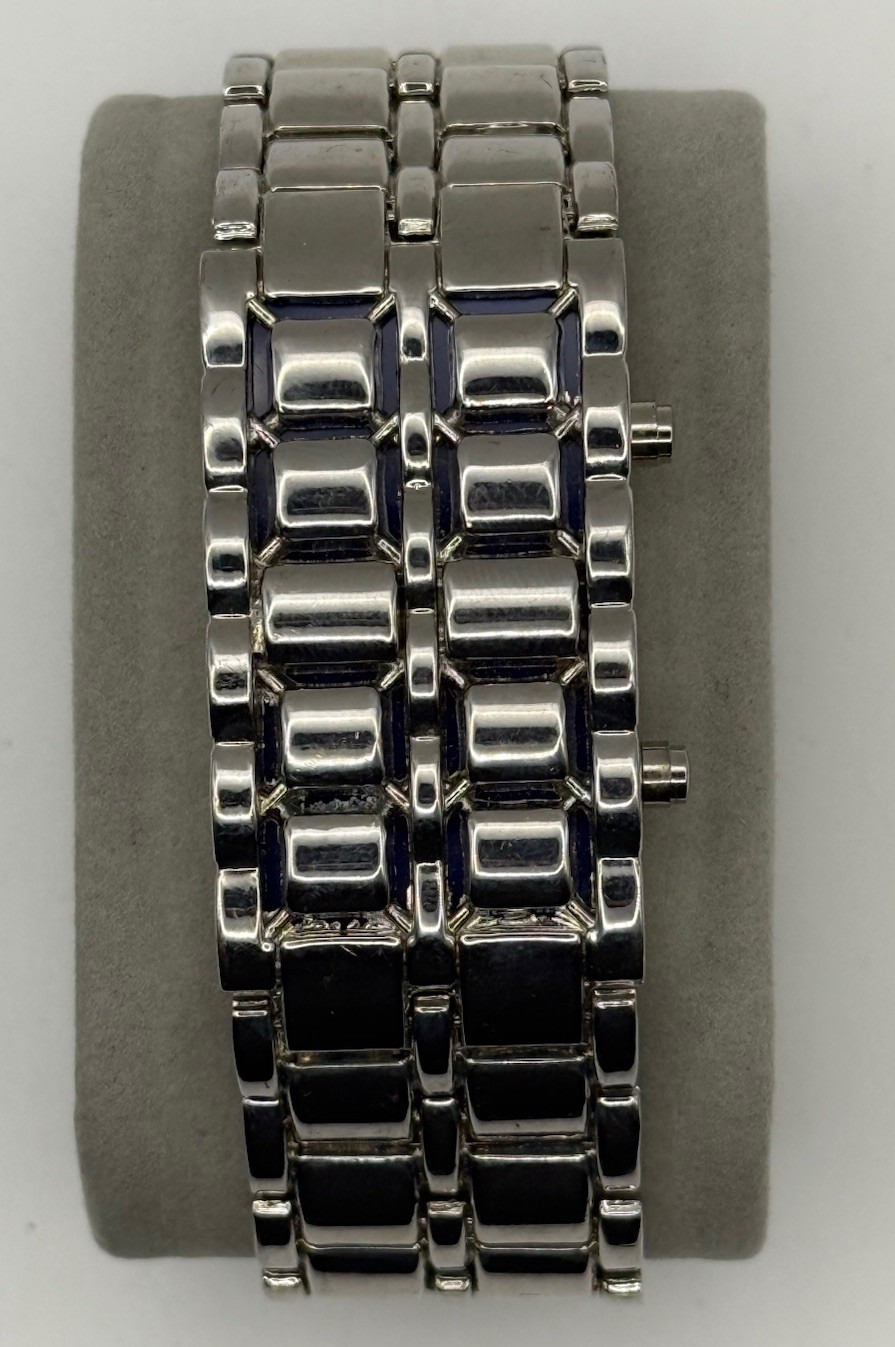 Quartz LED Digital Wristwatch Silver Rectangle Case Silver Metal Bracelet Works