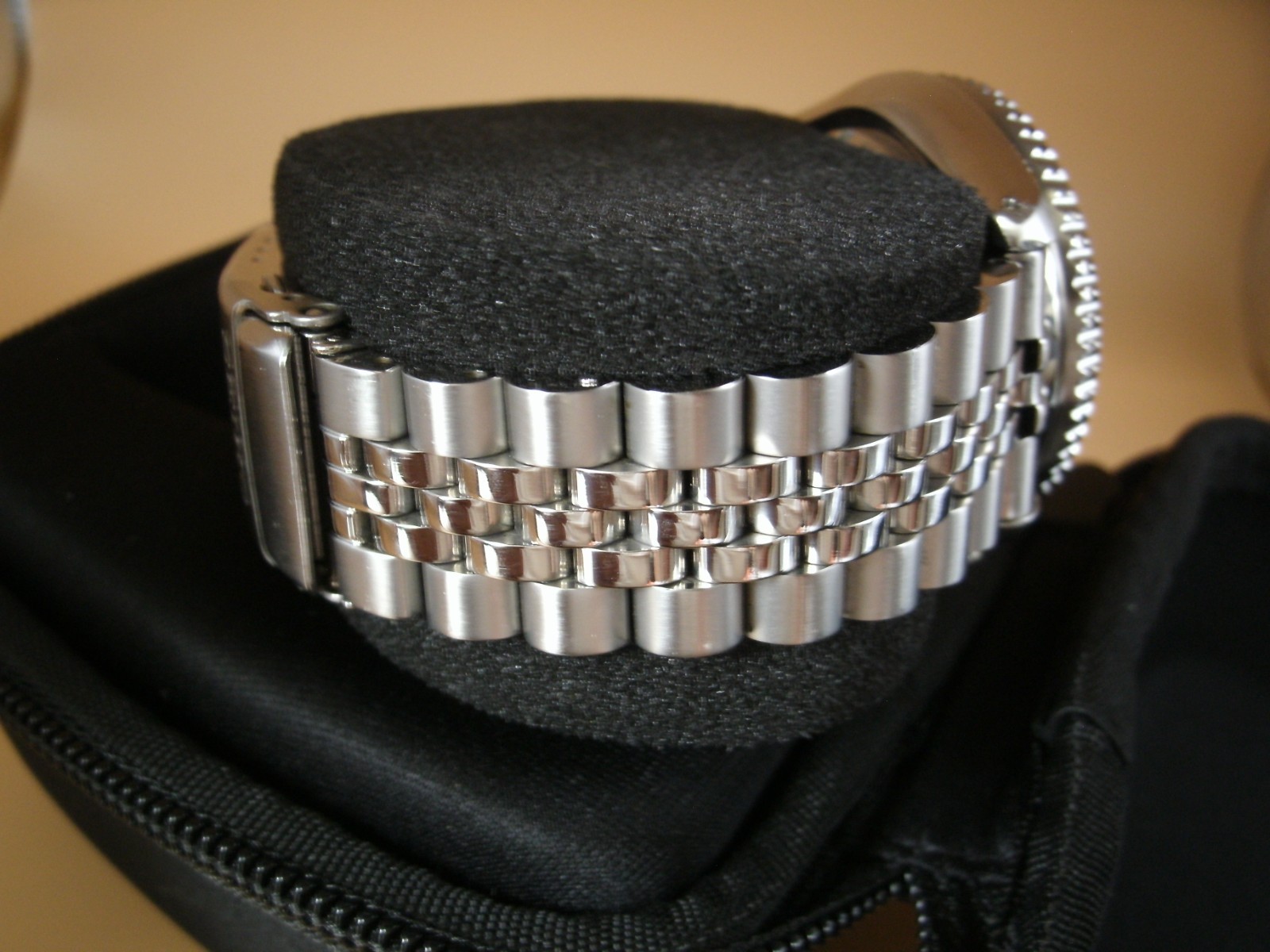 Seiko 4R34-00A0 watch working and keeping time. Blue dial. GMT.