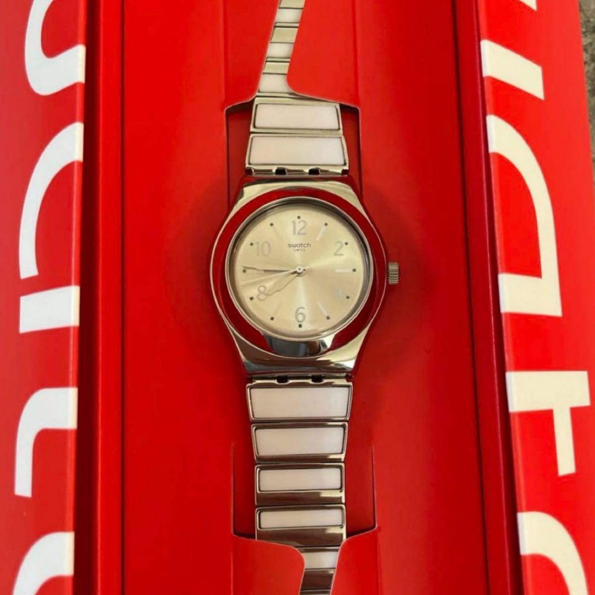 Swatch Ladies Wristwatch Silver White